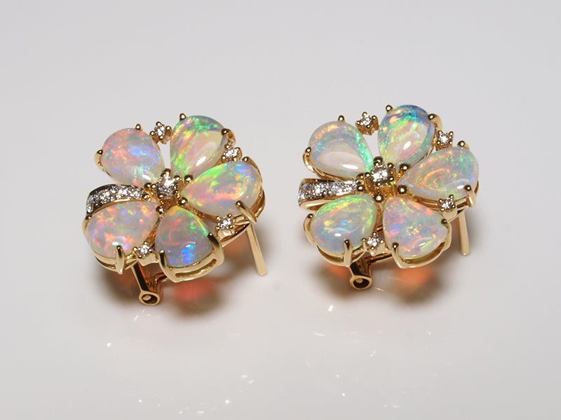 Opalschmuck aus Gold, Ohrclips mit Kristallopal und Diamant