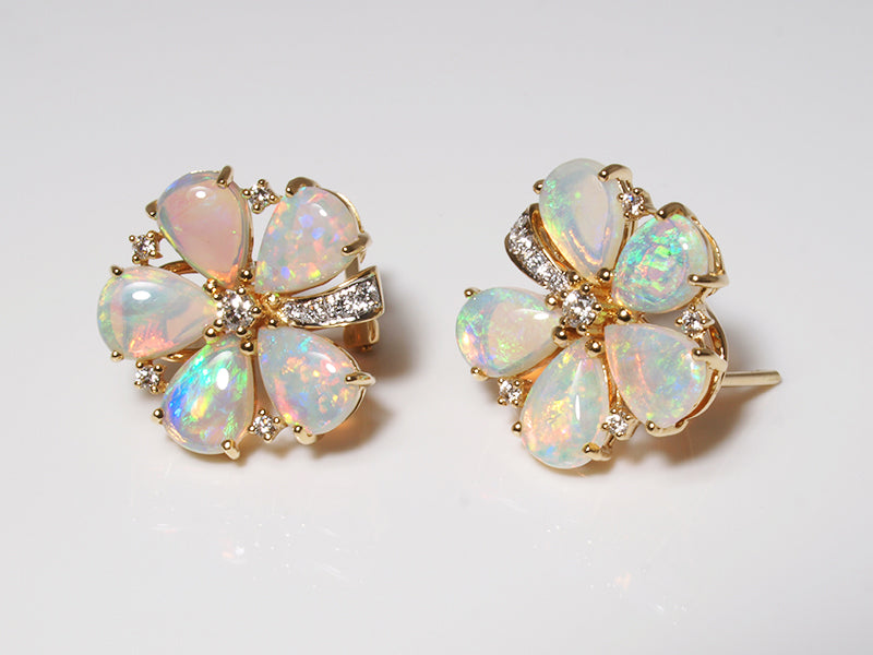 Opalschmuck aus Gold, Ohrclips mit Kristallopal und Diamant