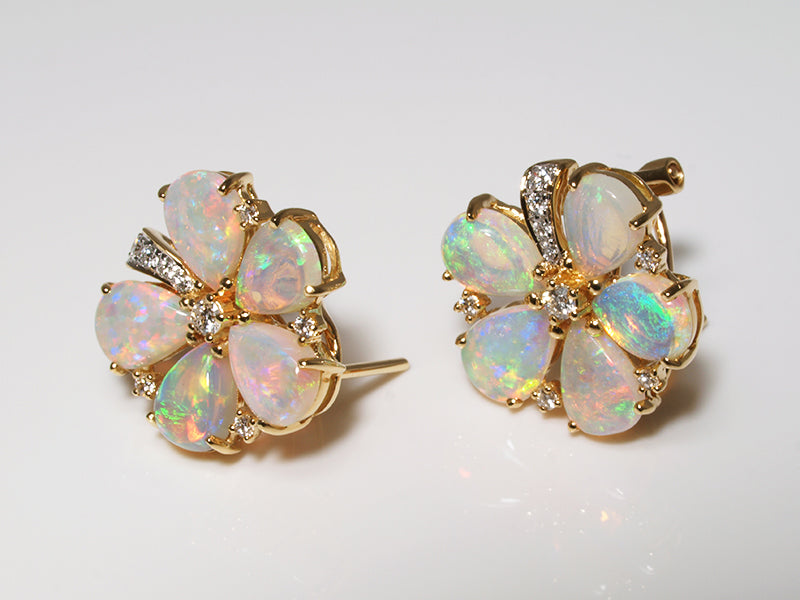 Opalschmuck aus Gold, Ohrclips mit Kristallopal und Diamant