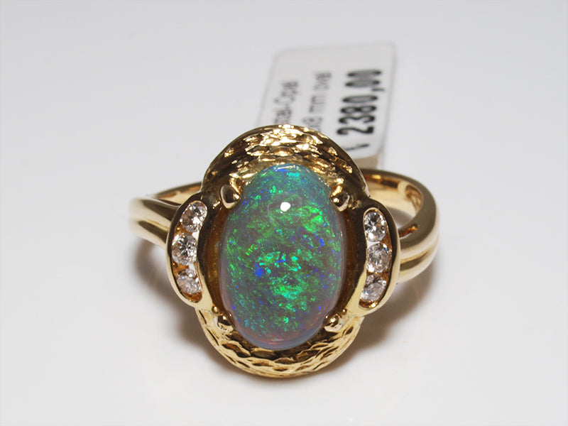 Opalschmuck, Goldring mit Kristallopal und Diamant