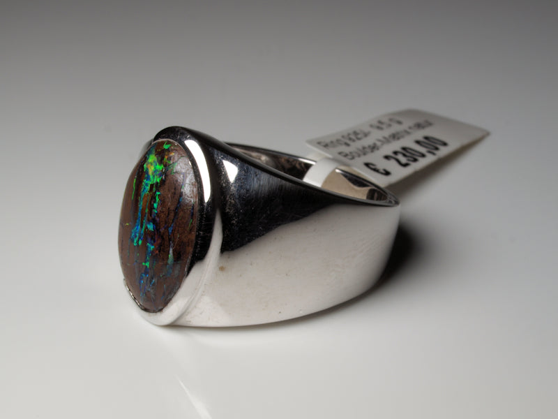 Ring aus Silber mit Opal aus Australien