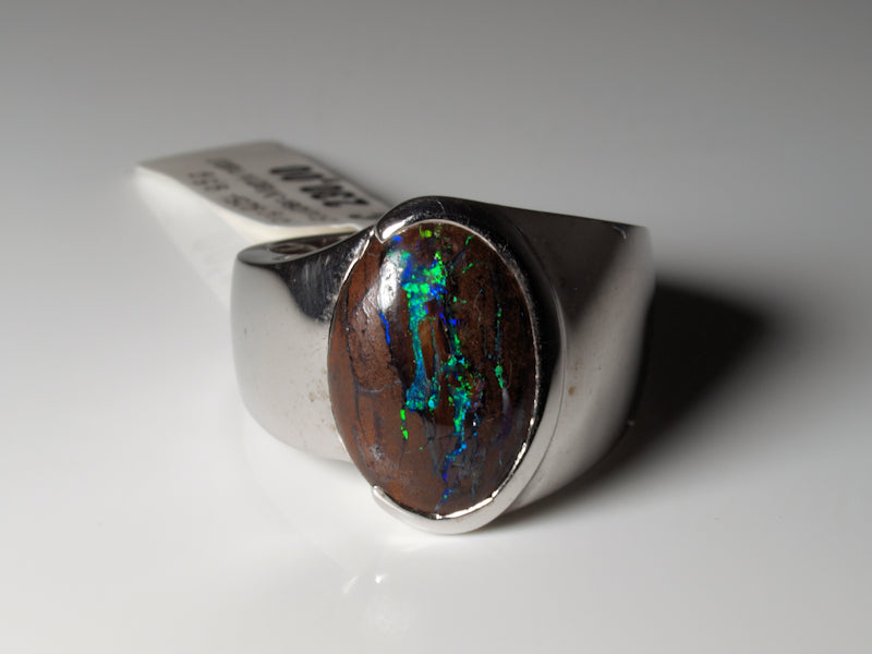 Ring aus Silber mit Opal aus Australien