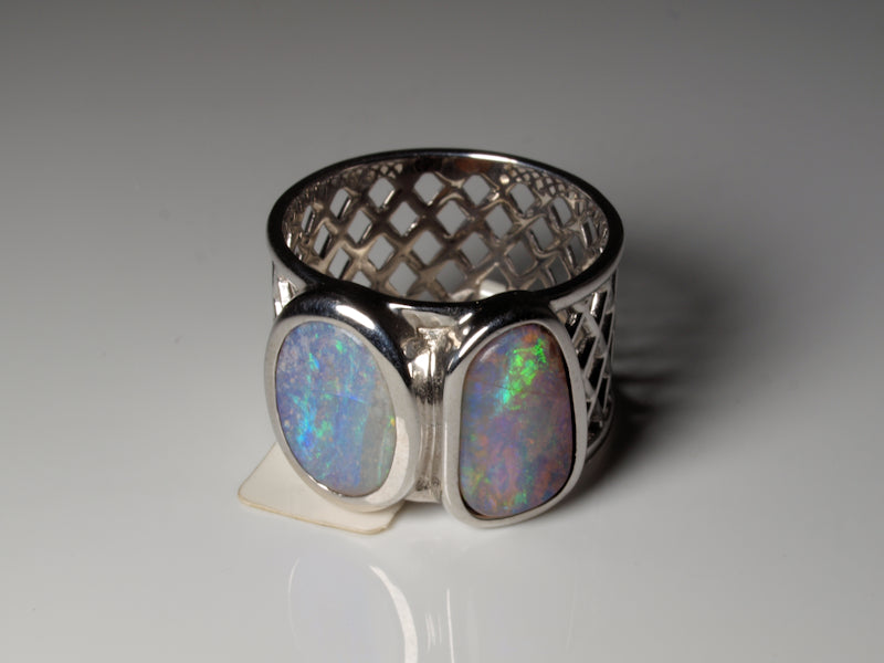 Ring aus Silber mit Opal aus Australien