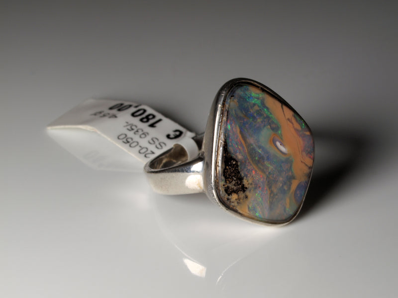 Ring aus Silber mit Opal aus Australien