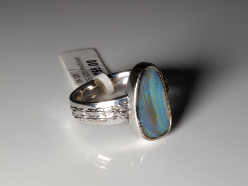 Ring aus Silber mit Opal aus Australien