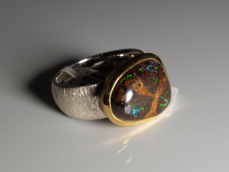 Ring aus Silber mit Opal aus Australien