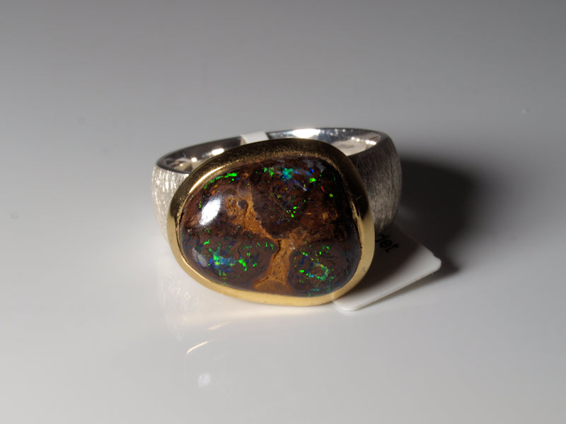 Ring aus Silber mit Opal aus Australien