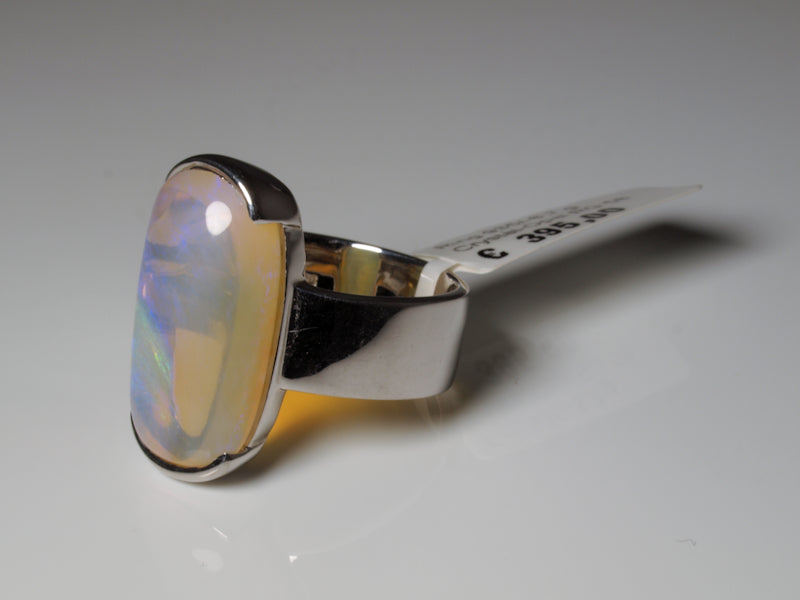 Ring aus Silber mit Opal aus Australien