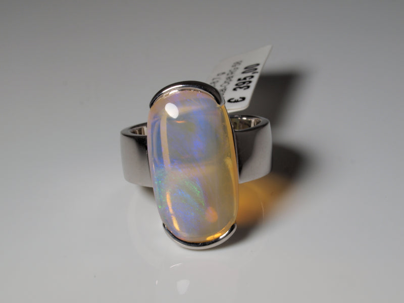 Ring aus Silber mit Opal aus Australien