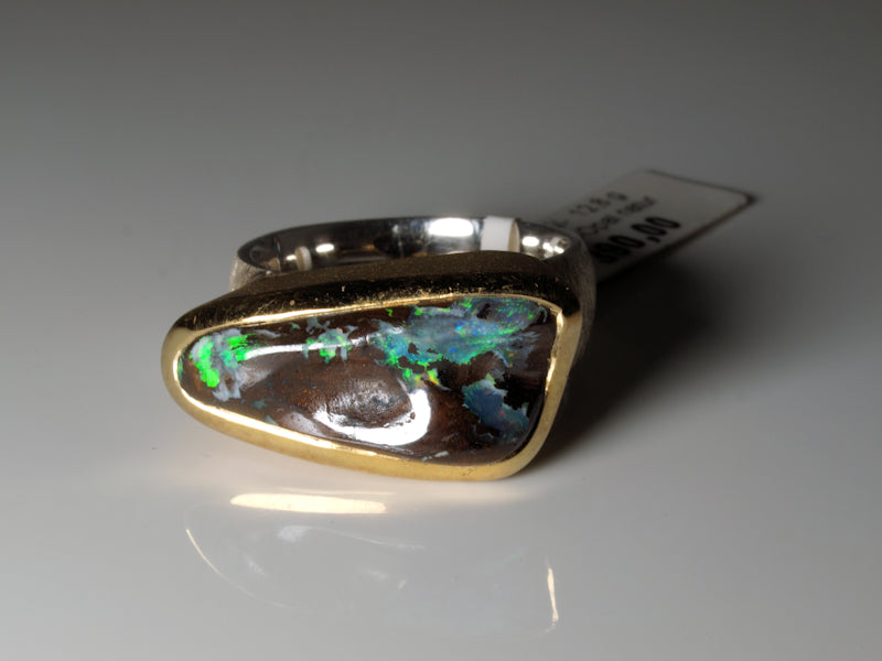 Ring aus Silber mit Opal aus Australien