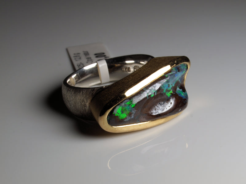 Ring aus Silber mit Opal aus Australien