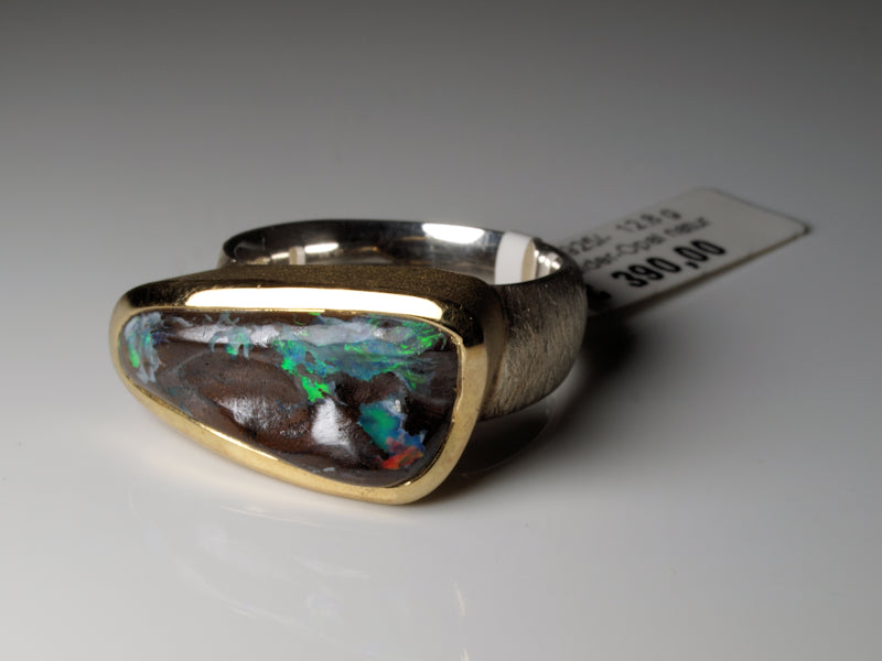 Ring aus Silber mit Opal aus Australien