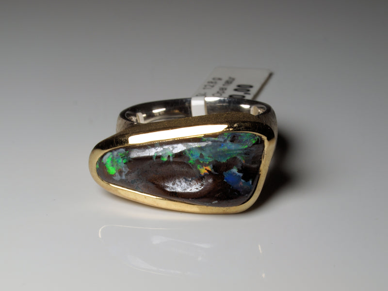Ring aus Silber mit Opal aus Australien