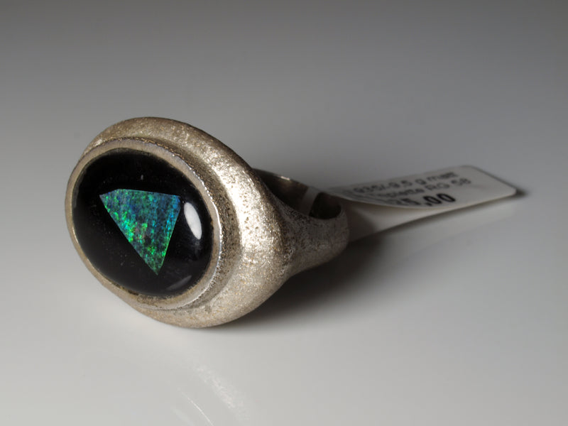 Ring aus Silber mit Opal aus Australien