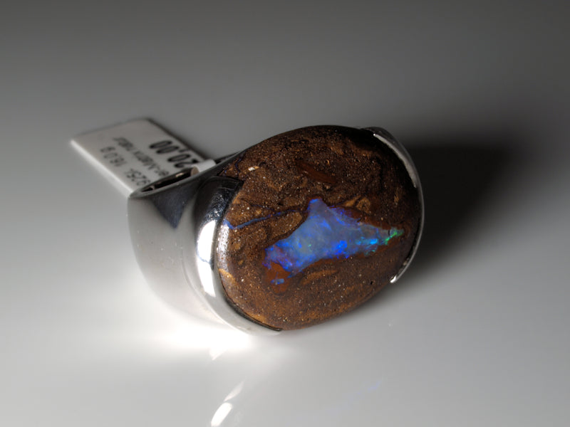 Ring aus Silber mit Opal aus Australien