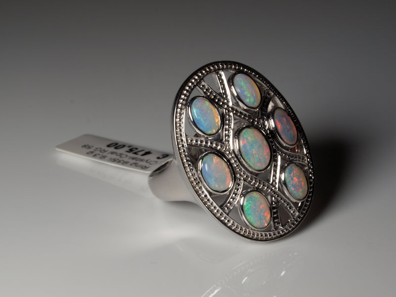 Ring aus Silber mit Opal aus Australien