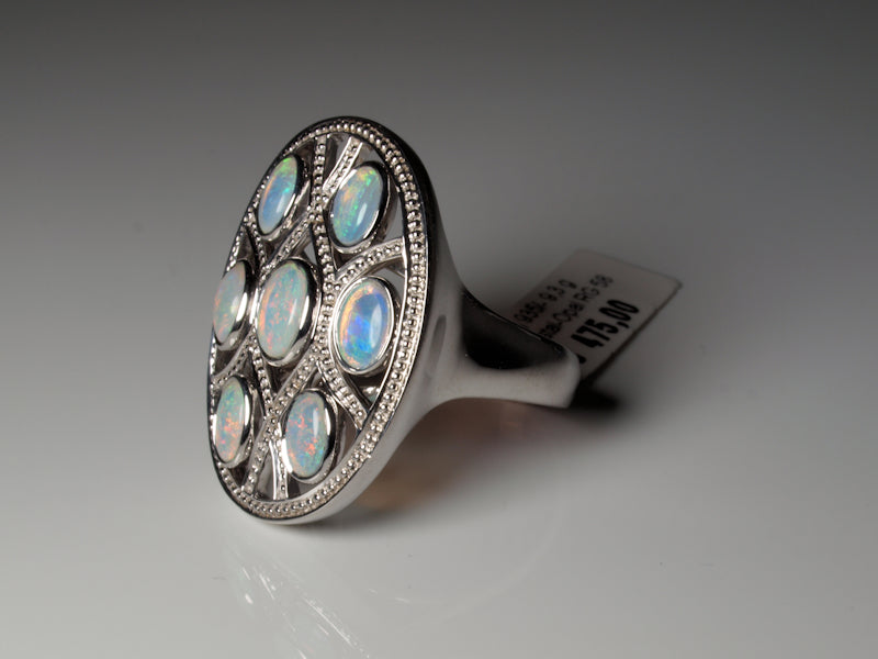 Ring aus Silber mit Opal aus Australien