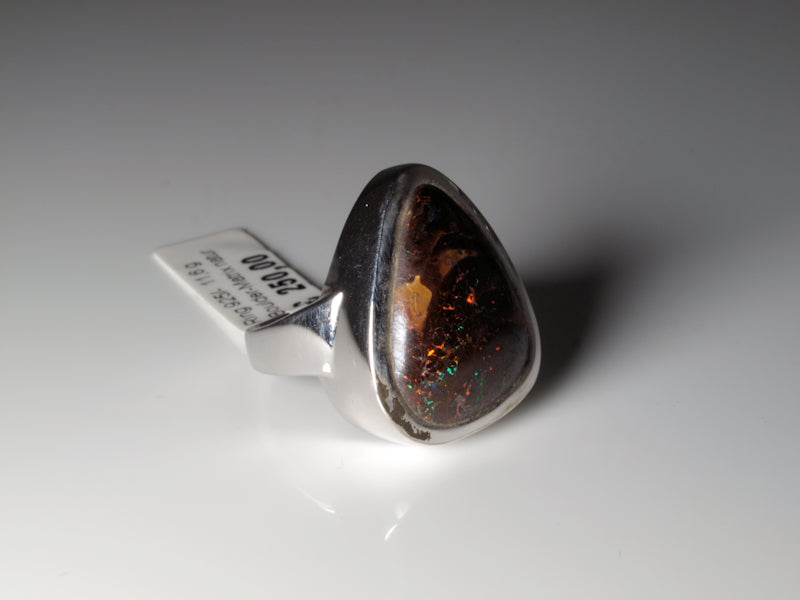 Ring aus Silber mit Opal aus Australien