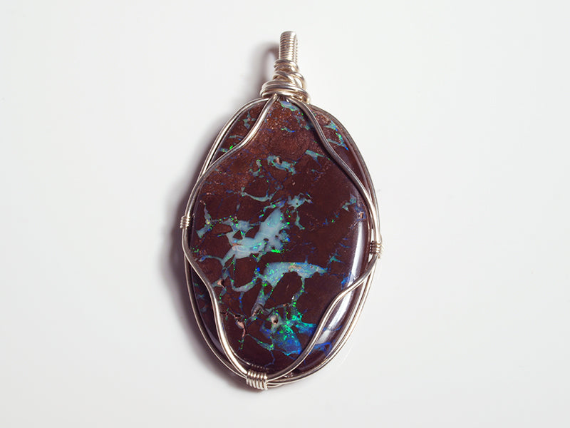 Opalschmuck - Opalanhänger aus Silberdraht mit Boulder-Opal aus Australien