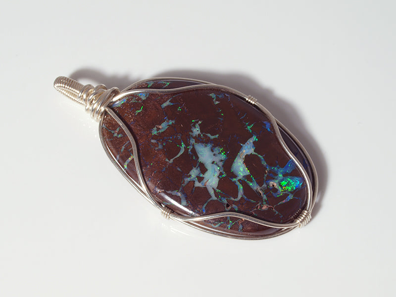 Opalschmuck - Opalanhänger aus Silberdraht mit Boulder-Opal aus Australien