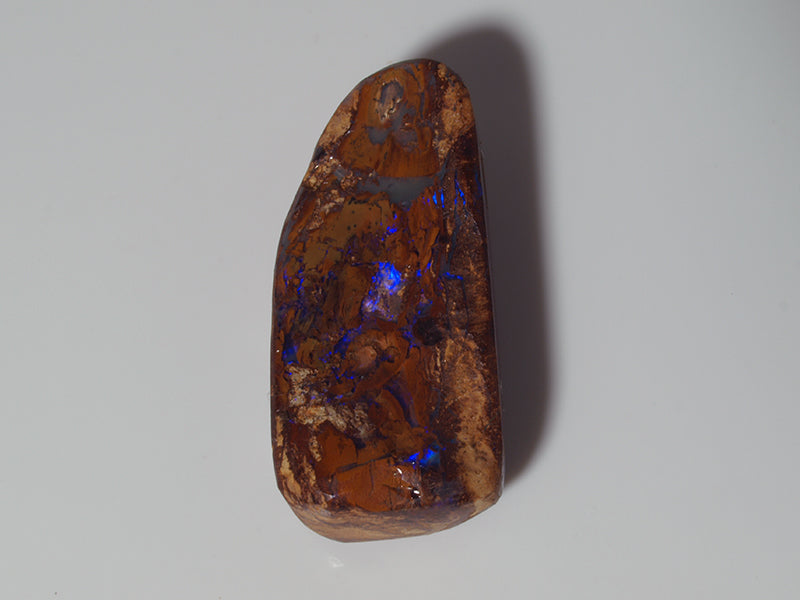Boulder Opal Australien, Gebohrter Opal für Opalanhänger