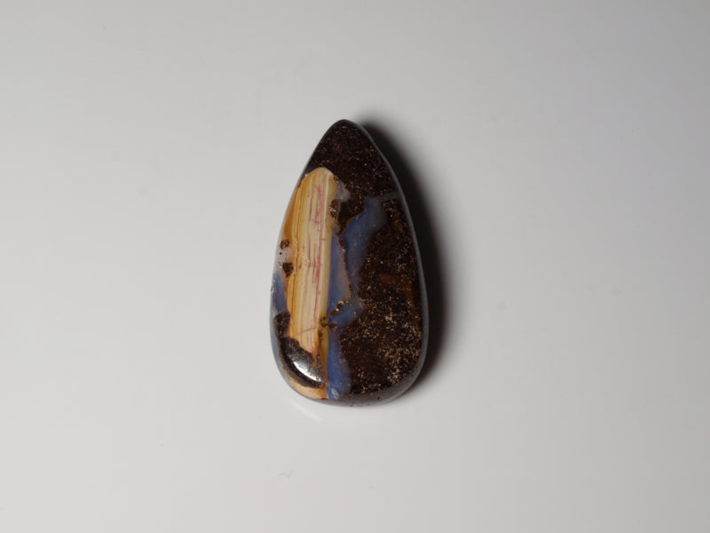 Boulder Opal Australien, Opal mit Bohrung für Opalanhänger