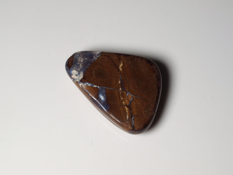 Boulder Opal Australien, Opal mit Bohrung für Opalanhänger