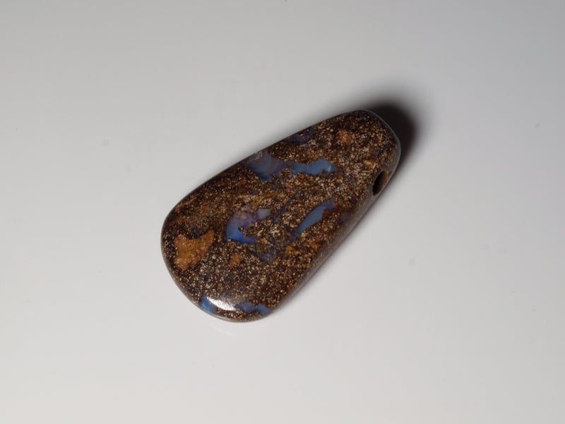 Boulder Opal Australien, Opal gebohrt für Opalanhänger