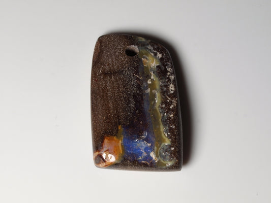 Boulder Opal Australien, Opal gebohrt für Opalanhänger