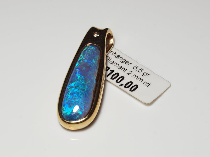 Opalschmuck, Anhänger aus Gold mit Opal aus Australien