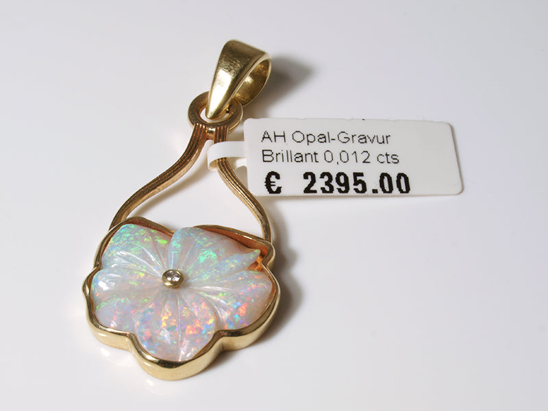 Opalschmuck, Goldschmuck, Anhänger aus Gold mit Opal aus Australien
