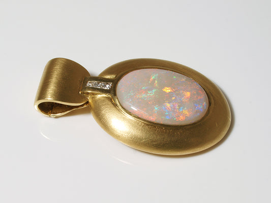 Opalschmuck aus Gold, Anhänger mit Opal aus Australien