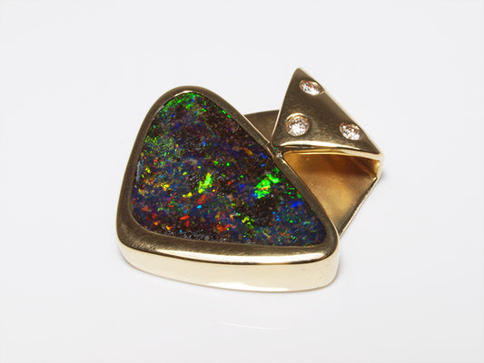 Opalschmuck, Anhänger aus Gold mit Boulder Opal und Diamanten