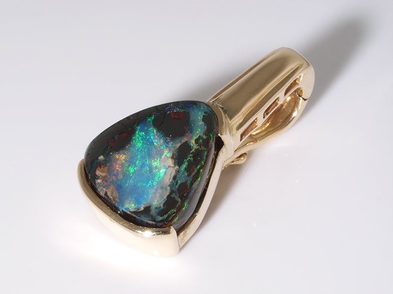 Opalschmuck, Anhänger aus Gold mit Boulder Opal aus Australien