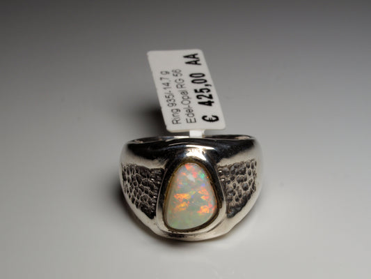 Ring aus Silber mit Opal aus Australien