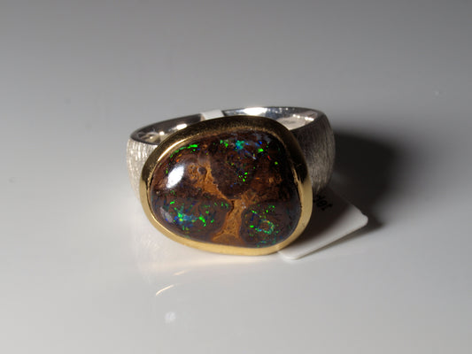 Ring aus Silber mit Opal aus Australien
