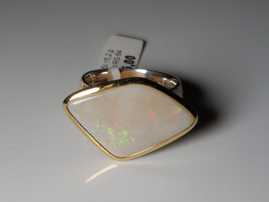 Ring aus Silber mit Opal aus Australien