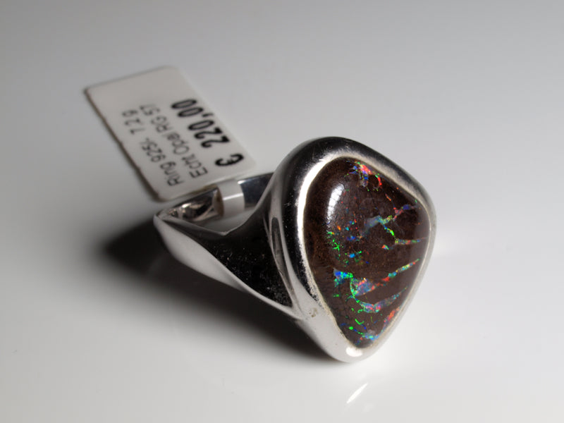 Ring aus Silber mit Opal aus Australien