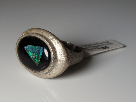 Ring aus Silber mit Opal aus Australien
