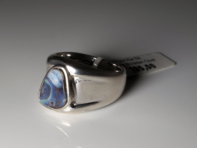 Ring aus Silber mit Opal aus Australien
