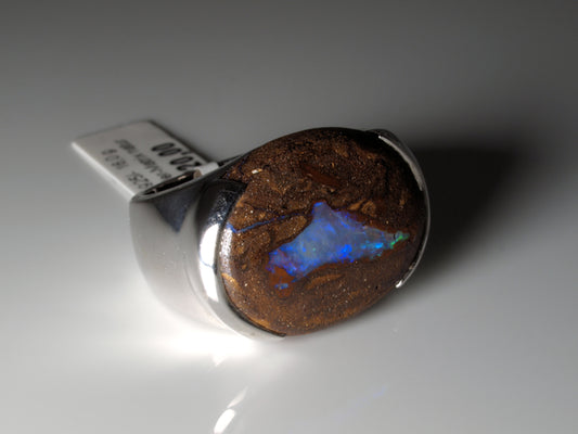 Ring aus Silber mit Opal aus Australien