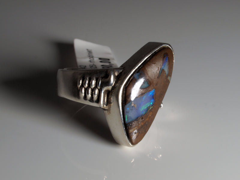Ring aus Silber mit Opal aus Australien