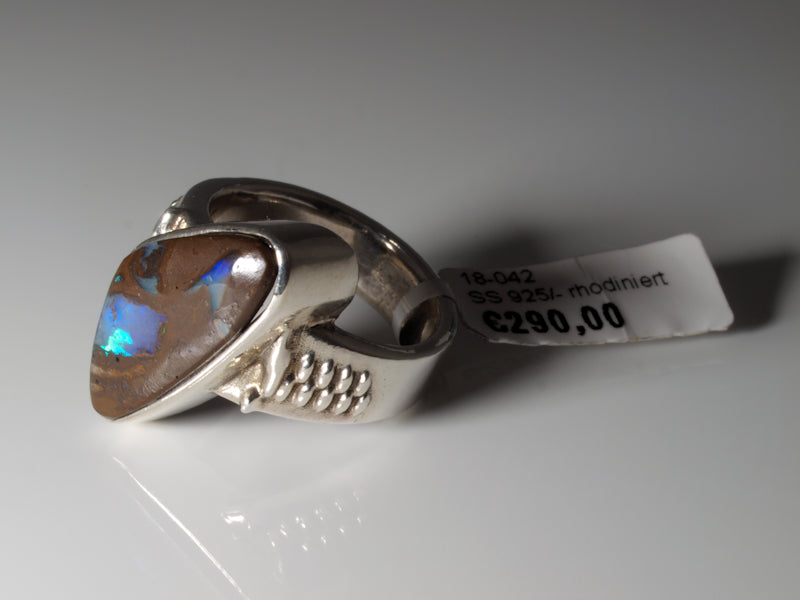 Ring aus Silber mit Opal aus Australien