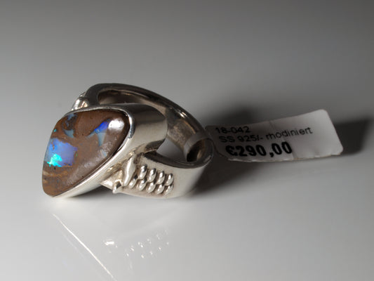 Ring aus Silber mit Opal aus Australien