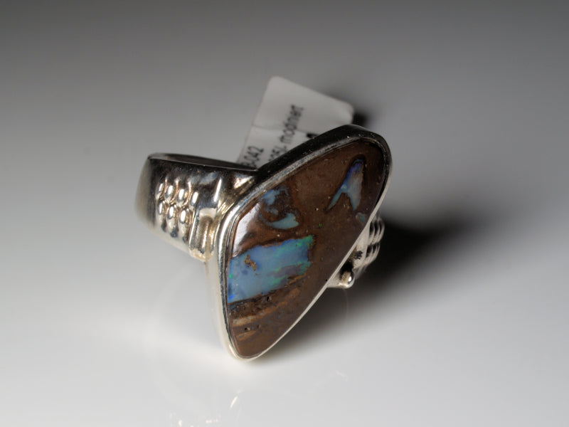 Ring aus Silber mit Opal aus Australien