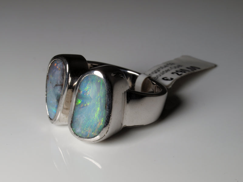 Ring aus Silber mit Opal aus Australien