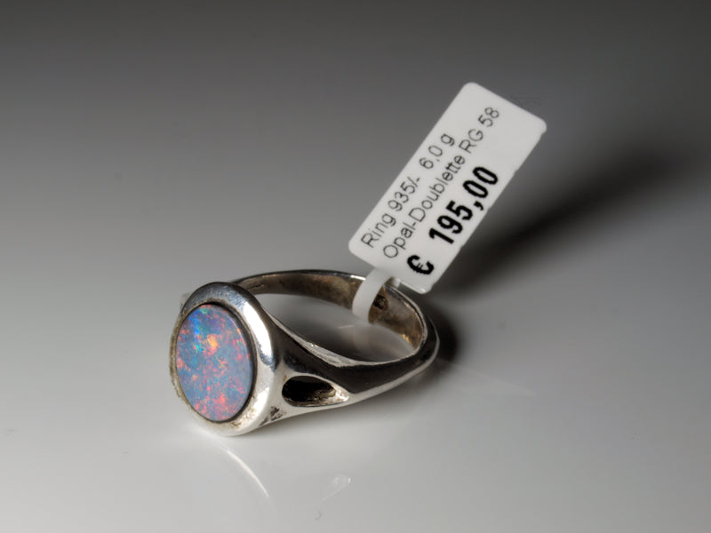 Ring aus Silber mit Opal aus Australien