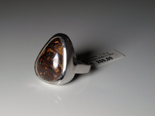 Ring aus Silber mit Opal aus Australien