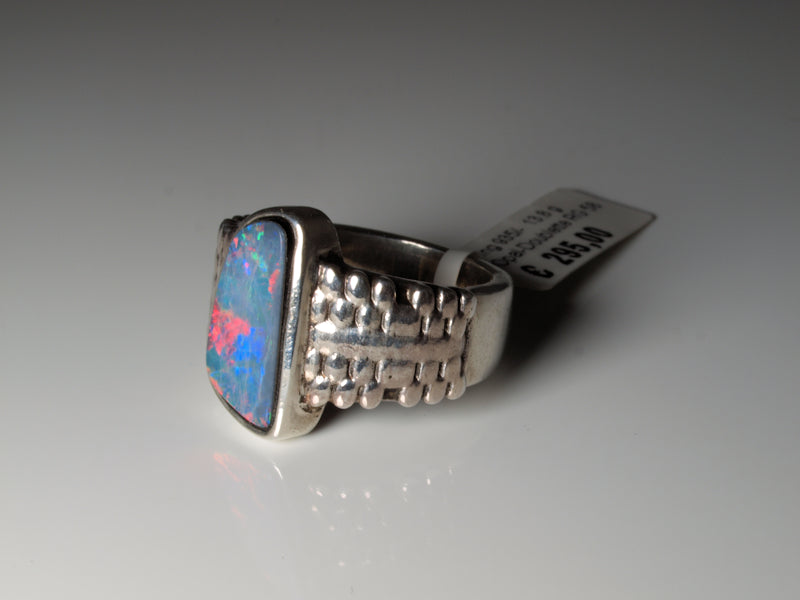 Ring aus Silber mit Opal aus Australien